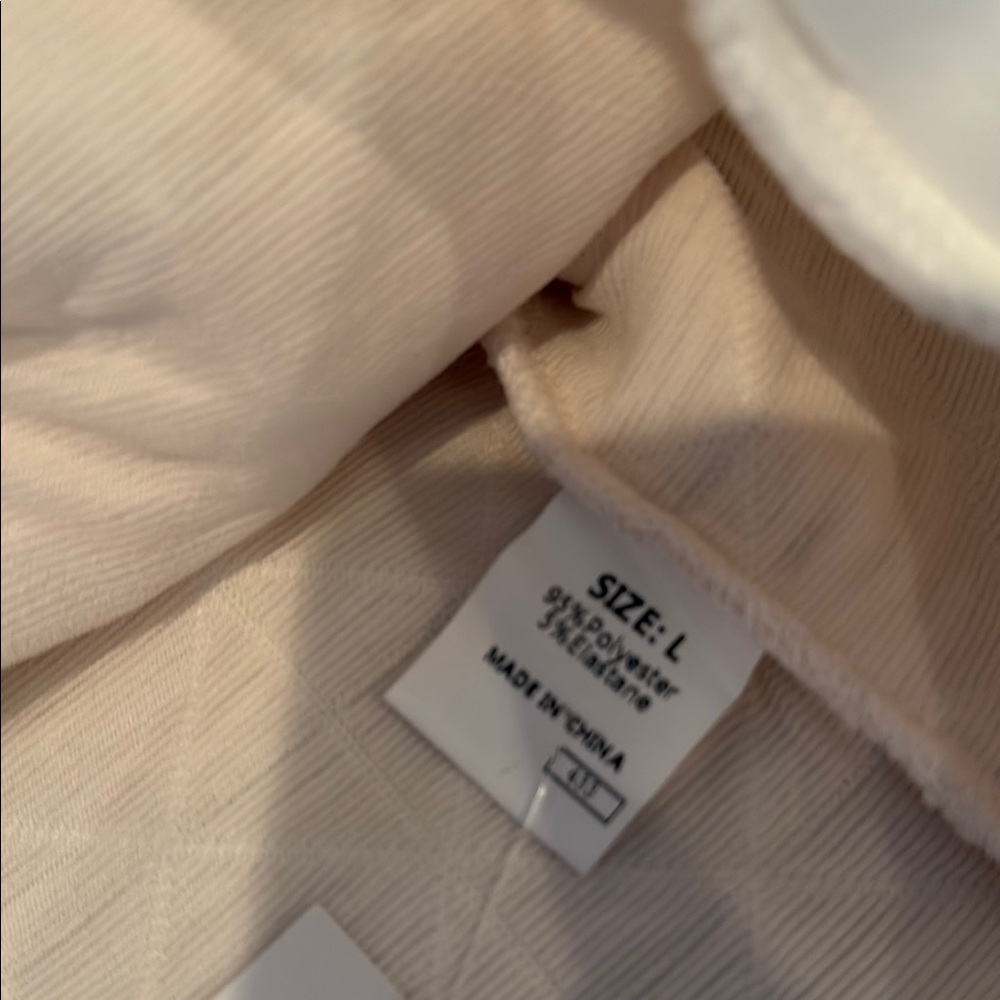 Quilted White Hoodie - Picture 6 of 6